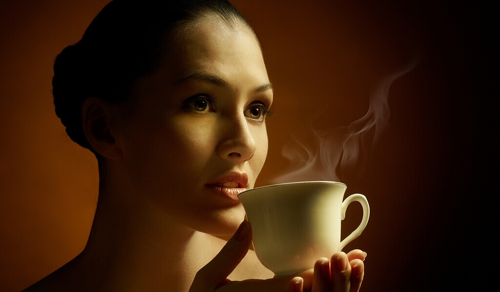 Обычно для снижения веса рекомендуется пить где-то 2 чашки обычного молотого кофе (это примерно 200 мг кофеина)
