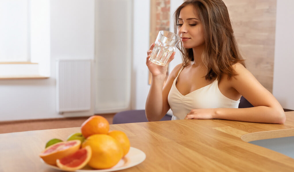 Перед каждым приемом пищи выпейте стакан воды — и непременно медленными глотками